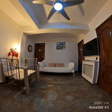 Habitaciones Individuales En Apartamento Madrid Buitenkant foto