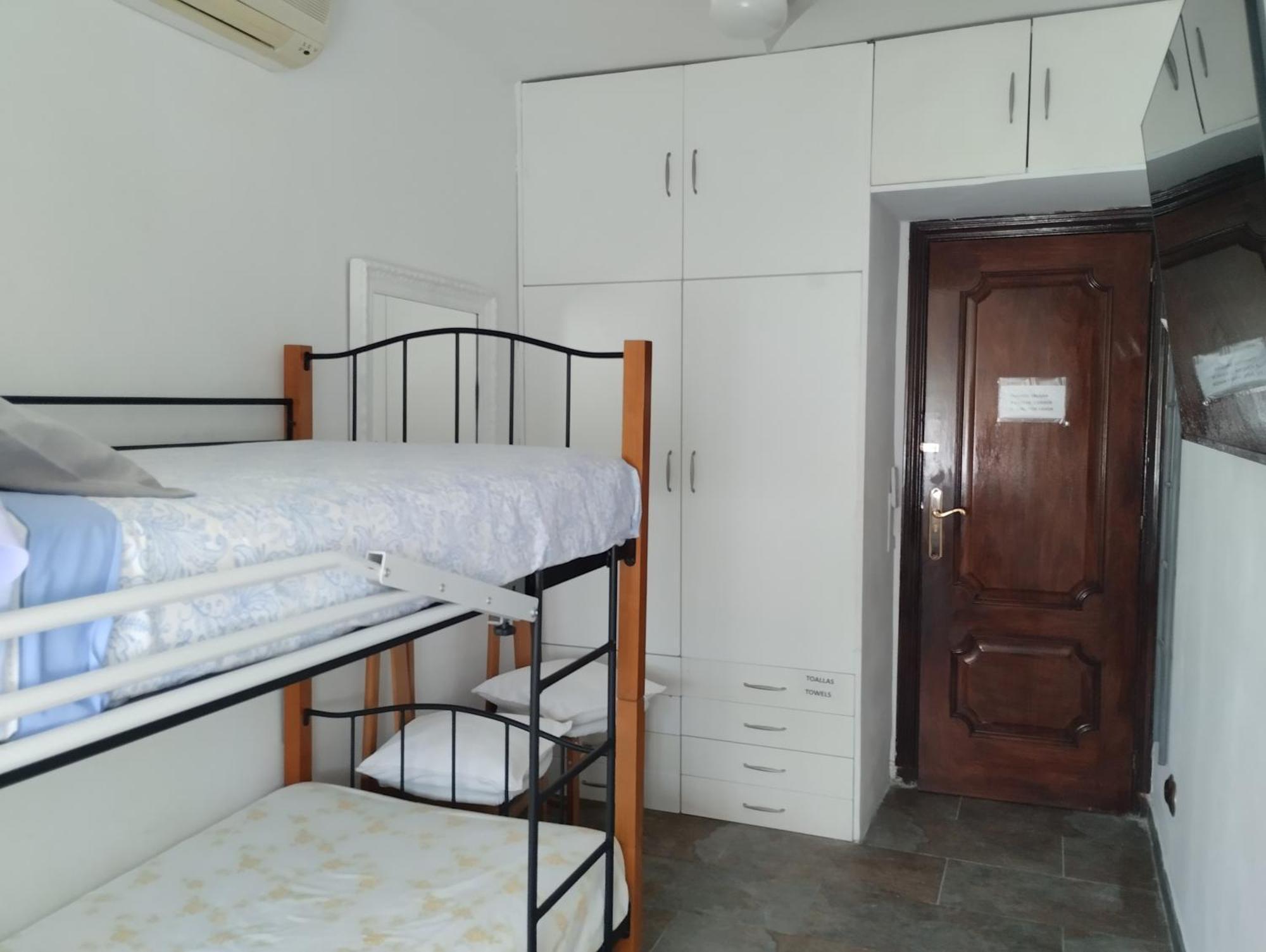 Habitaciones Individuales En Apartamento Madrid Buitenkant foto