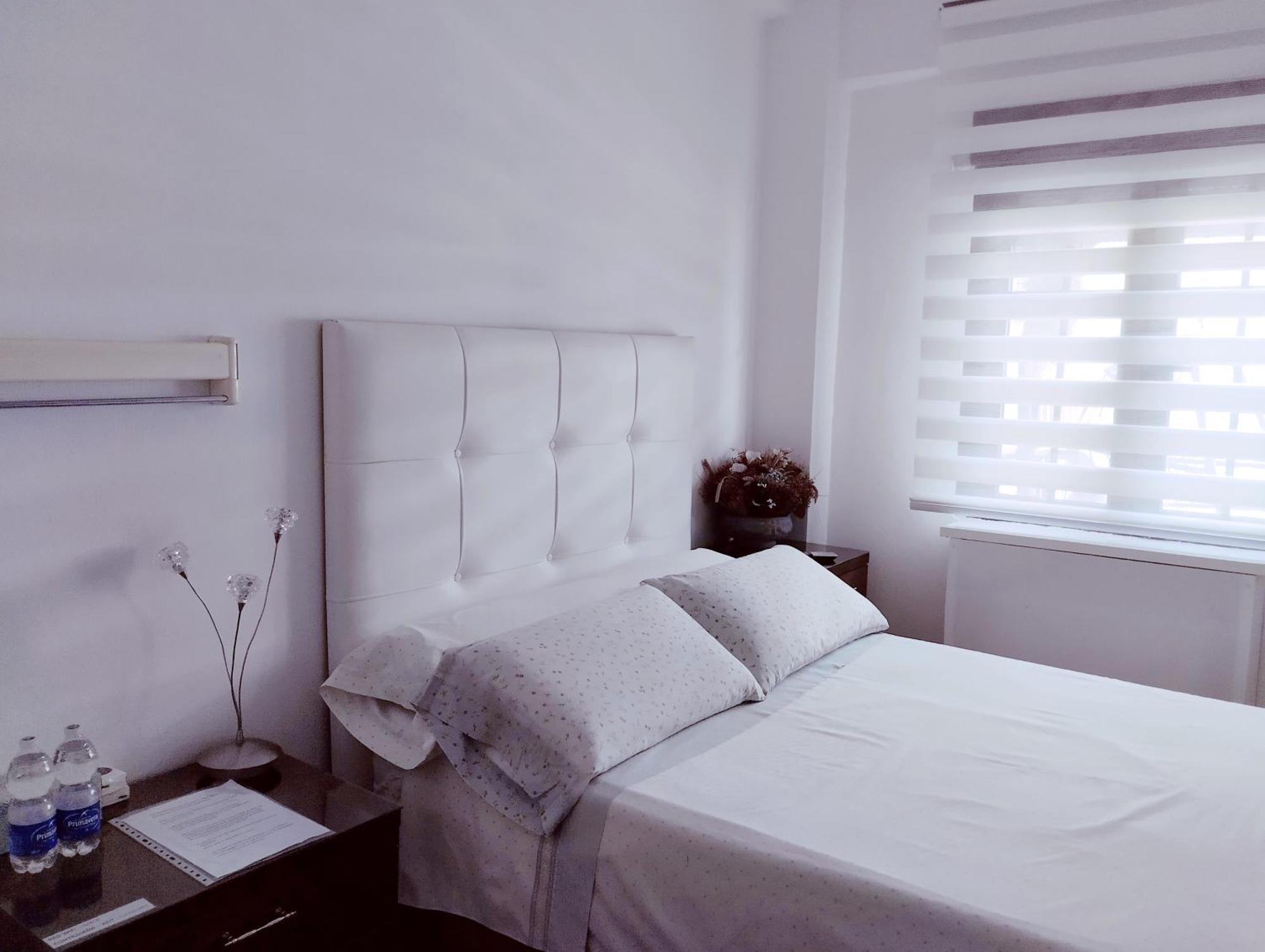Habitaciones Individuales En Apartamento Madrid Buitenkant foto