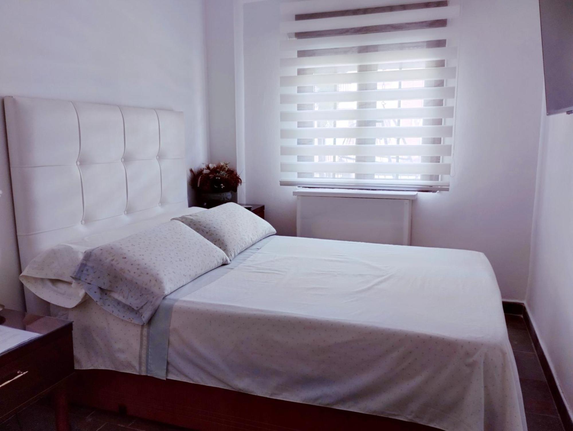 Habitaciones Individuales En Apartamento Madrid Buitenkant foto