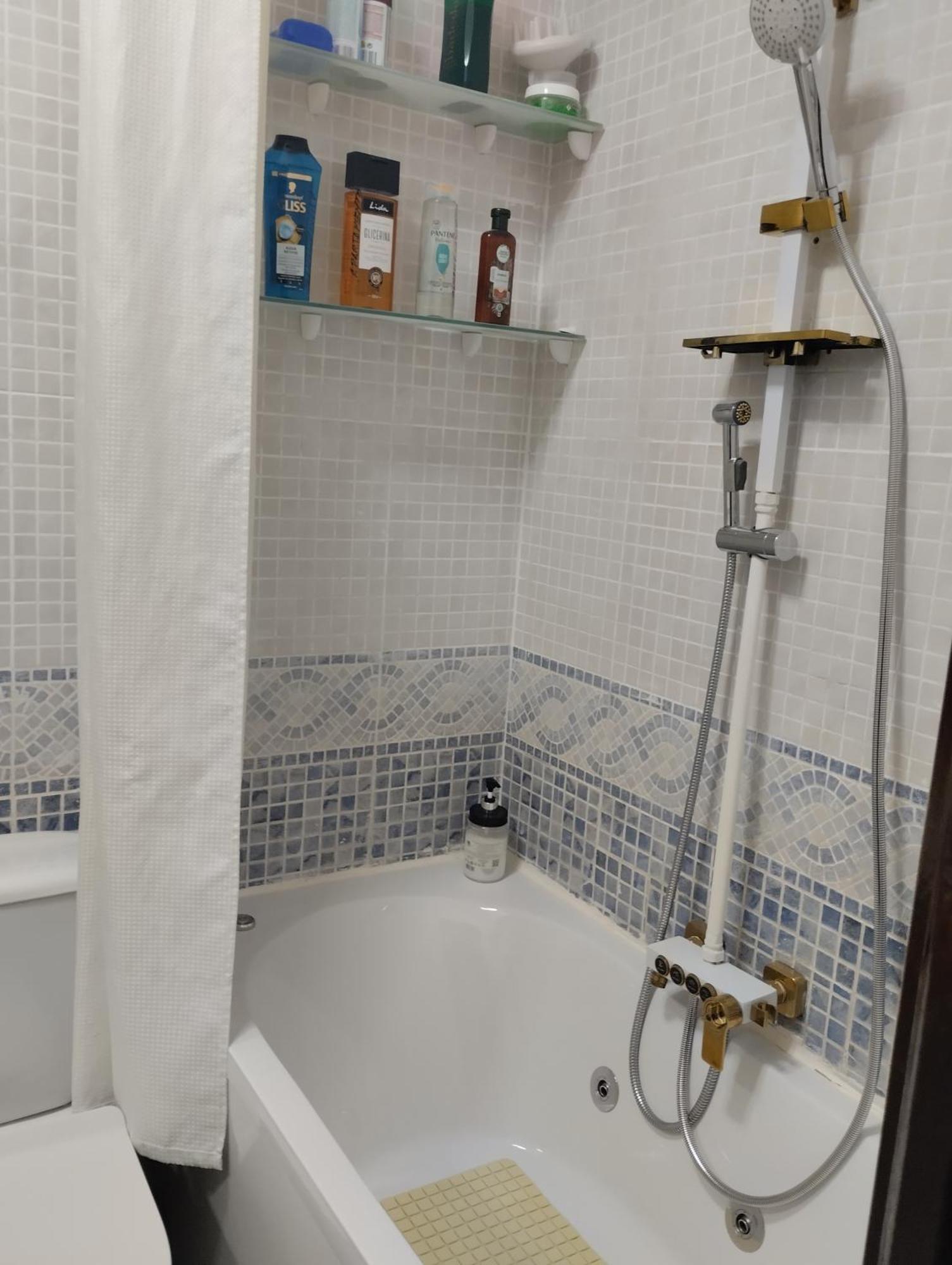 Habitaciones Individuales En Apartamento Madrid Buitenkant foto