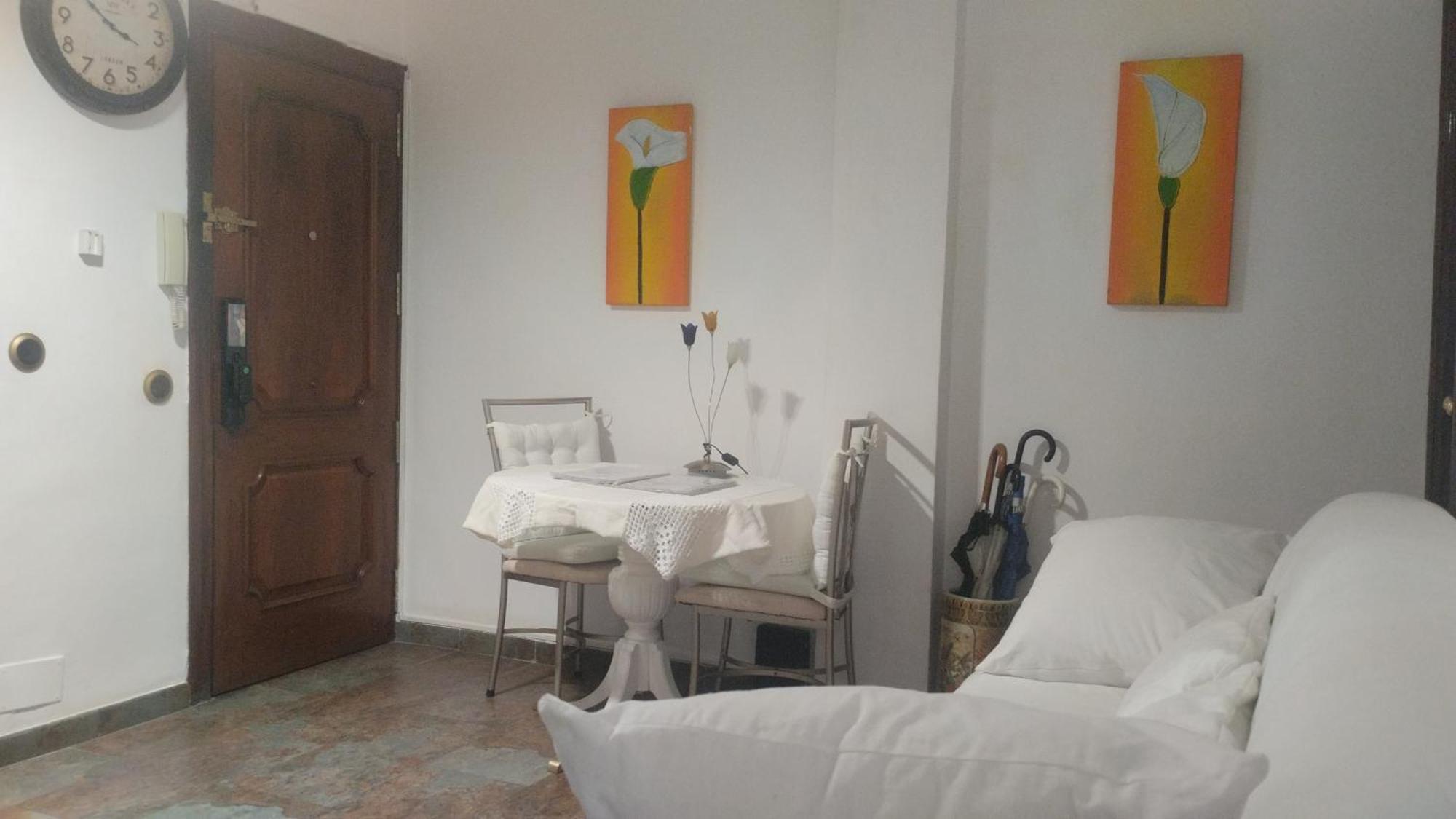 Habitaciones Individuales En Apartamento Madrid Buitenkant foto