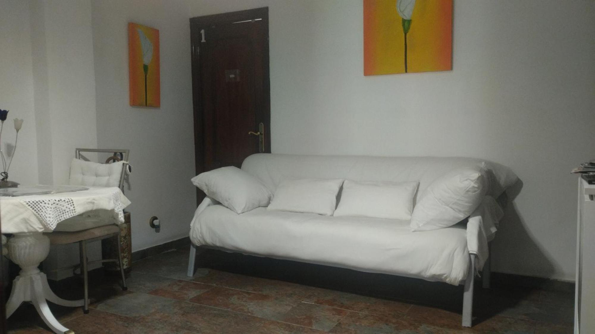Habitaciones Individuales En Apartamento Madrid Buitenkant foto